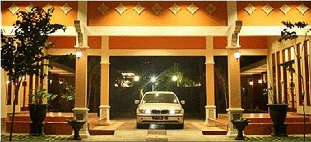 Patria Garden Hotel Blitar Exterior foto