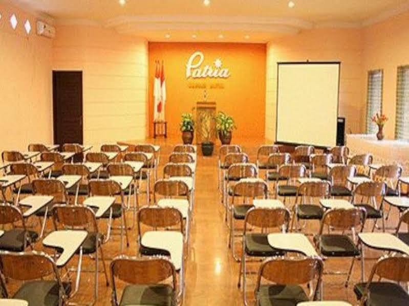 Patria Garden Hotel Blitar Exterior foto